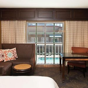 Deluxe King Room Pool View